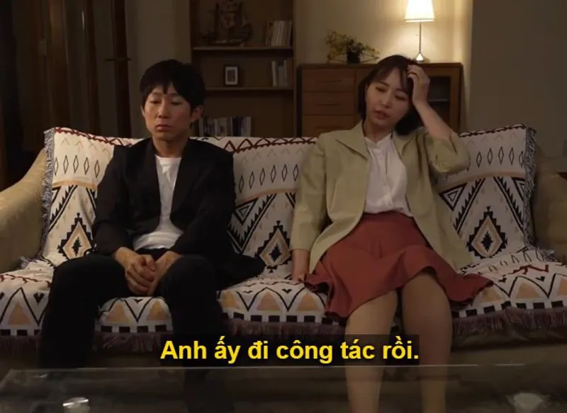 Buồn vì gã chồng muốn ly hôn, người vợ đi họp lớp rồi dẫn cậu bạn học về nhà địt