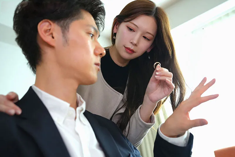 Vợ yêu đi đi chơi, ông chồng ở nhà bị nhỏ em người vợ gạ đụ không trượt phát nào